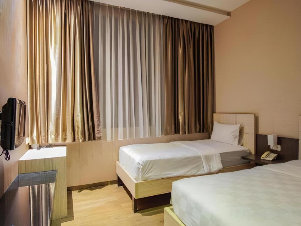 Lotus Hotel 2*